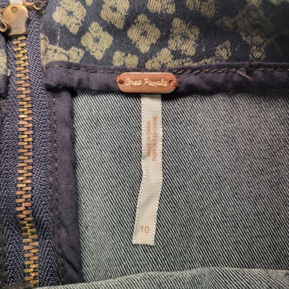 Free People Mini Skirt Size 10 Navy Blue Beige Floral Geometric Boho Twill - Picture 2 of 9